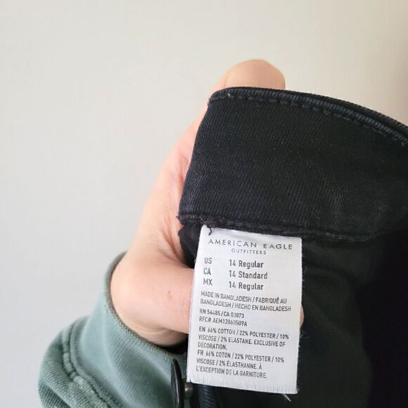 American Eagle Curvy Hi-Rise Jegging Black 14 Regular Distressed - Picture 6 of 7